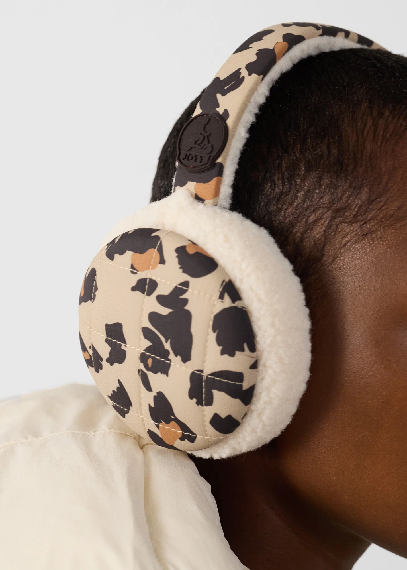 Cache-oreilles imprimé Leopard beige Fuzzy print - Image 3