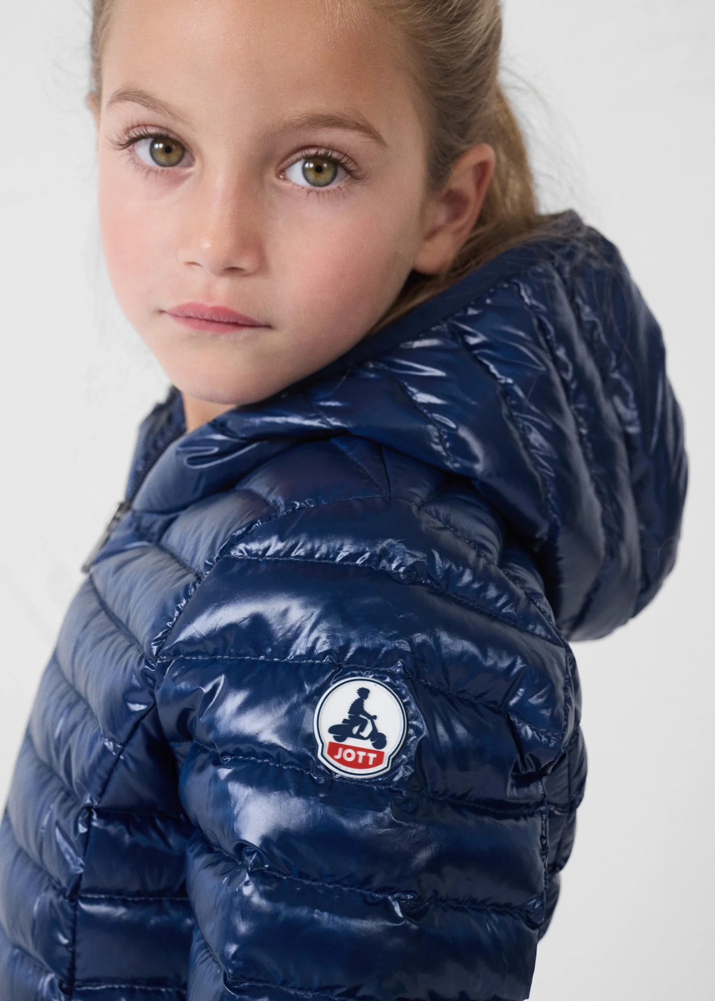 Doudoune légère à capuche enfant Marine Carla shiny - Image 5